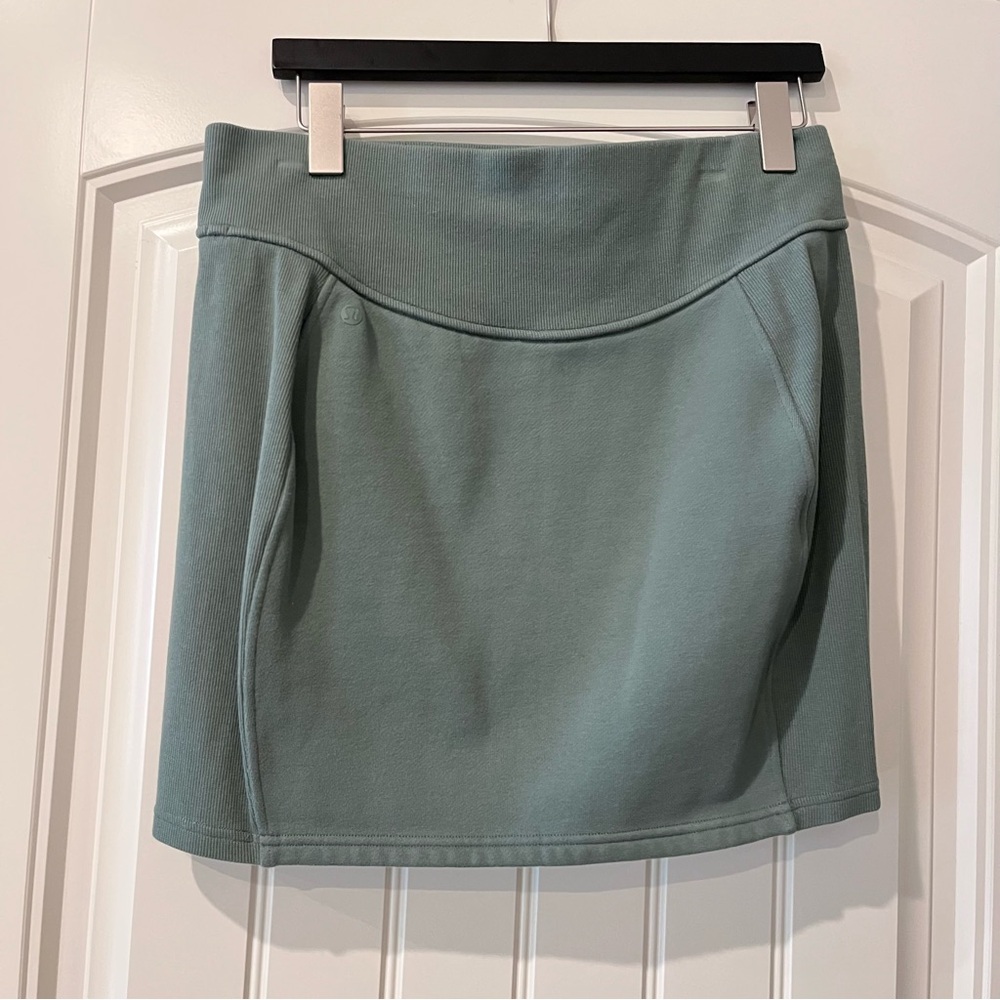 lululemon athletica Sage Green High Rise Mini Skirt Scuba size Large